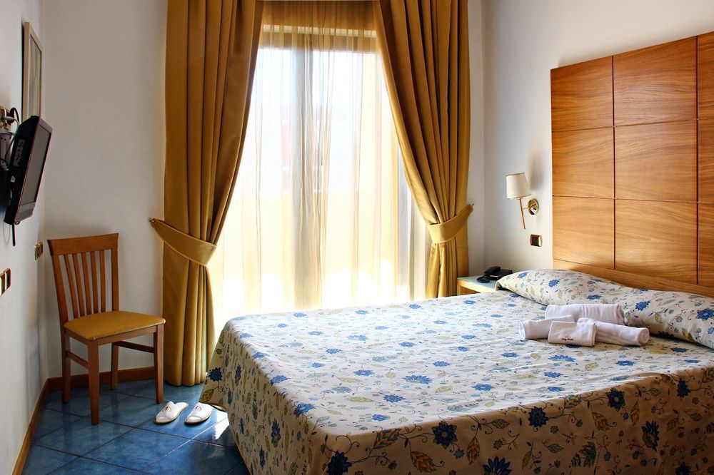 City Hotel Казорія Екстер'єр фото