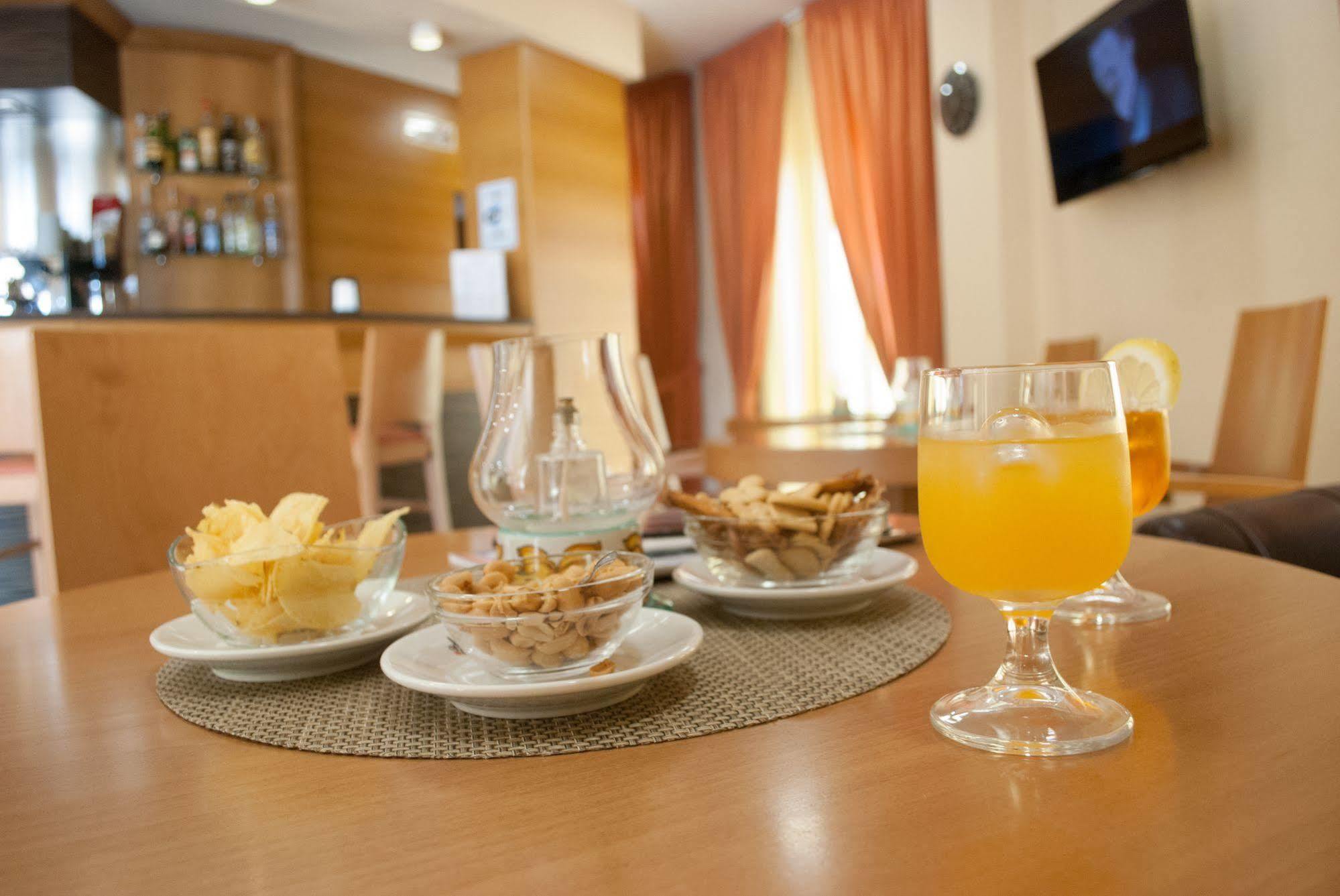 City Hotel Казорія Екстер'єр фото